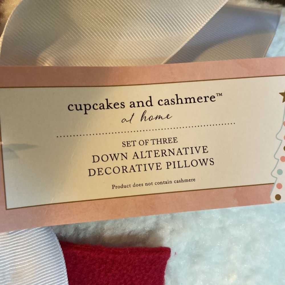 Cupcakes & Cashmere Set/3 CHRISTMAS PILLOWS PENGUIN,GINGERBREAD MAN AND … - Picture 2 of 7